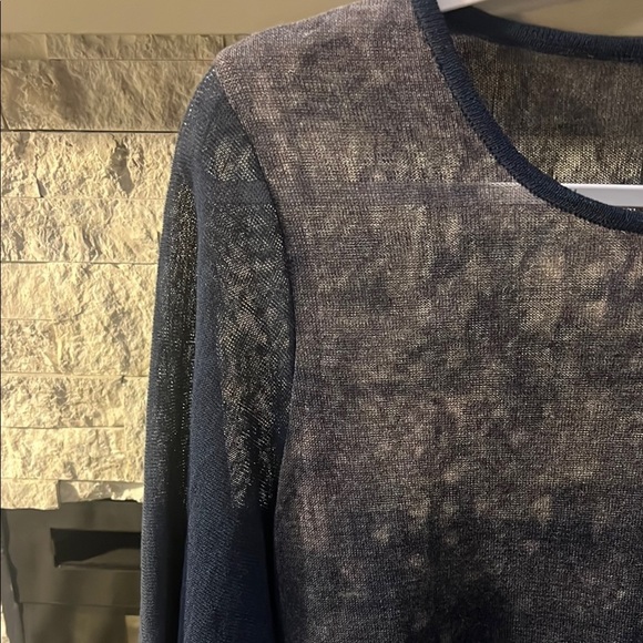 Lightweight dressy blue swing top with 3/4 Sleeves - Picture 4 of 8